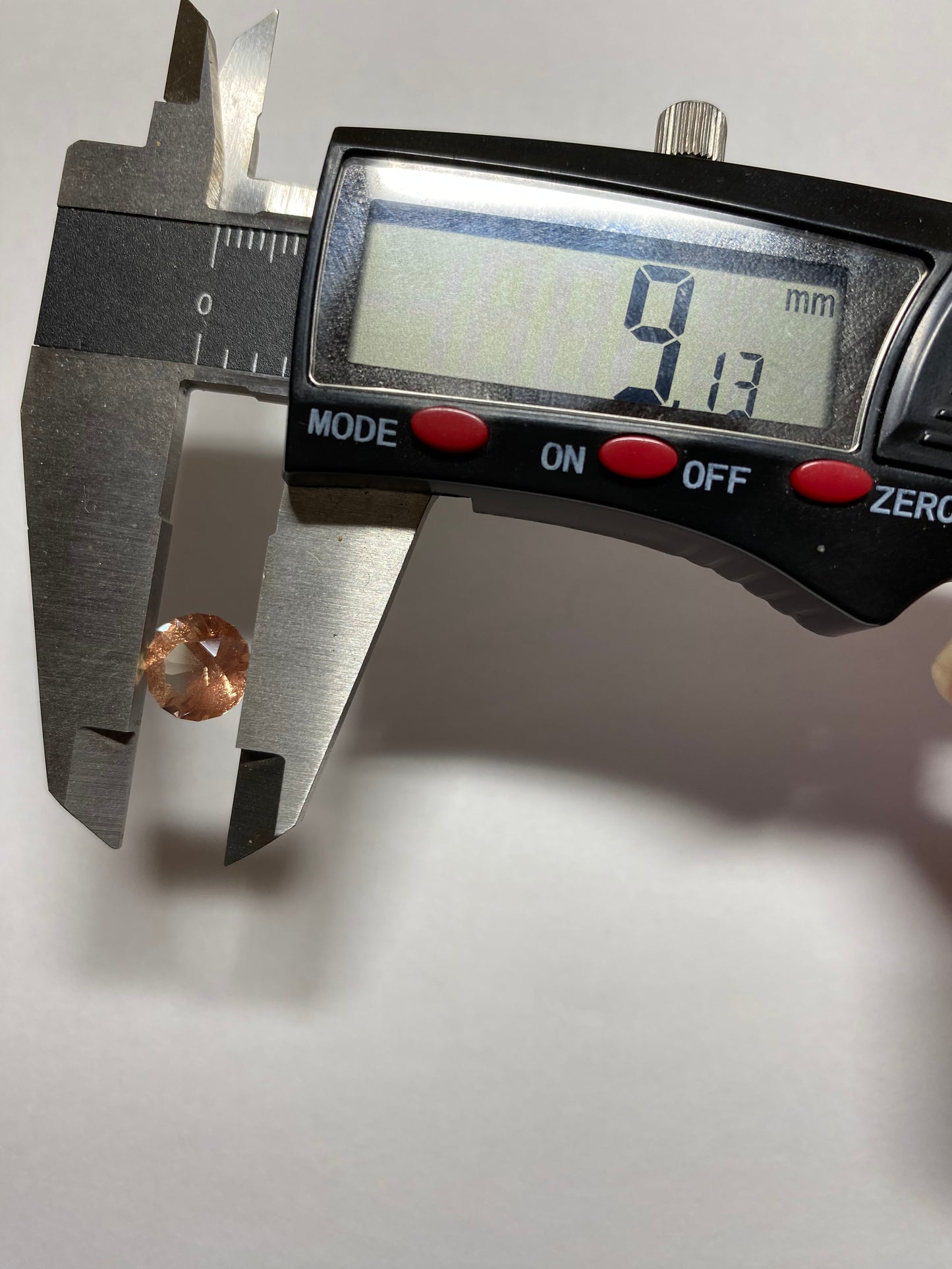 Natural Pink/Red Oregon Sunstone with Schiller, Round Brilliant Cut 2.5 Carat, 9.1 MM